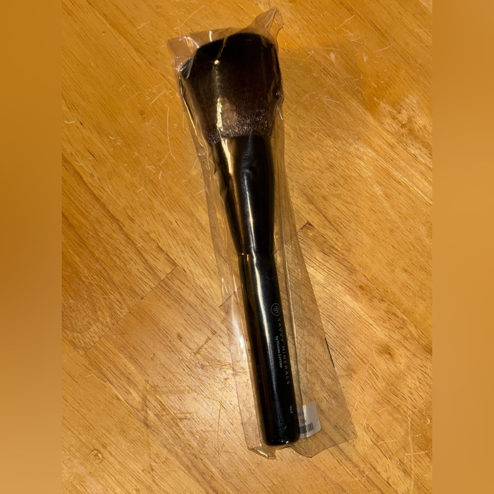 Young Living Essentials Savvy Minerals Veil Brush - Picture 3 of 4